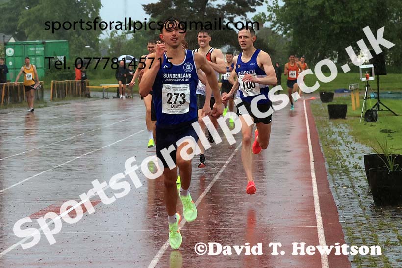 The Jimmy Hedley 800 metres on a very wet Wednesday evening, May 29th, NEGP 2, Monkton Stadium.  Photo: David T. Hewitson/Sports for All Pics